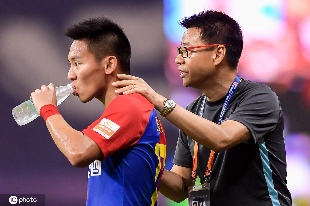 包含热那亚客场险胜，球队信心大增的词条