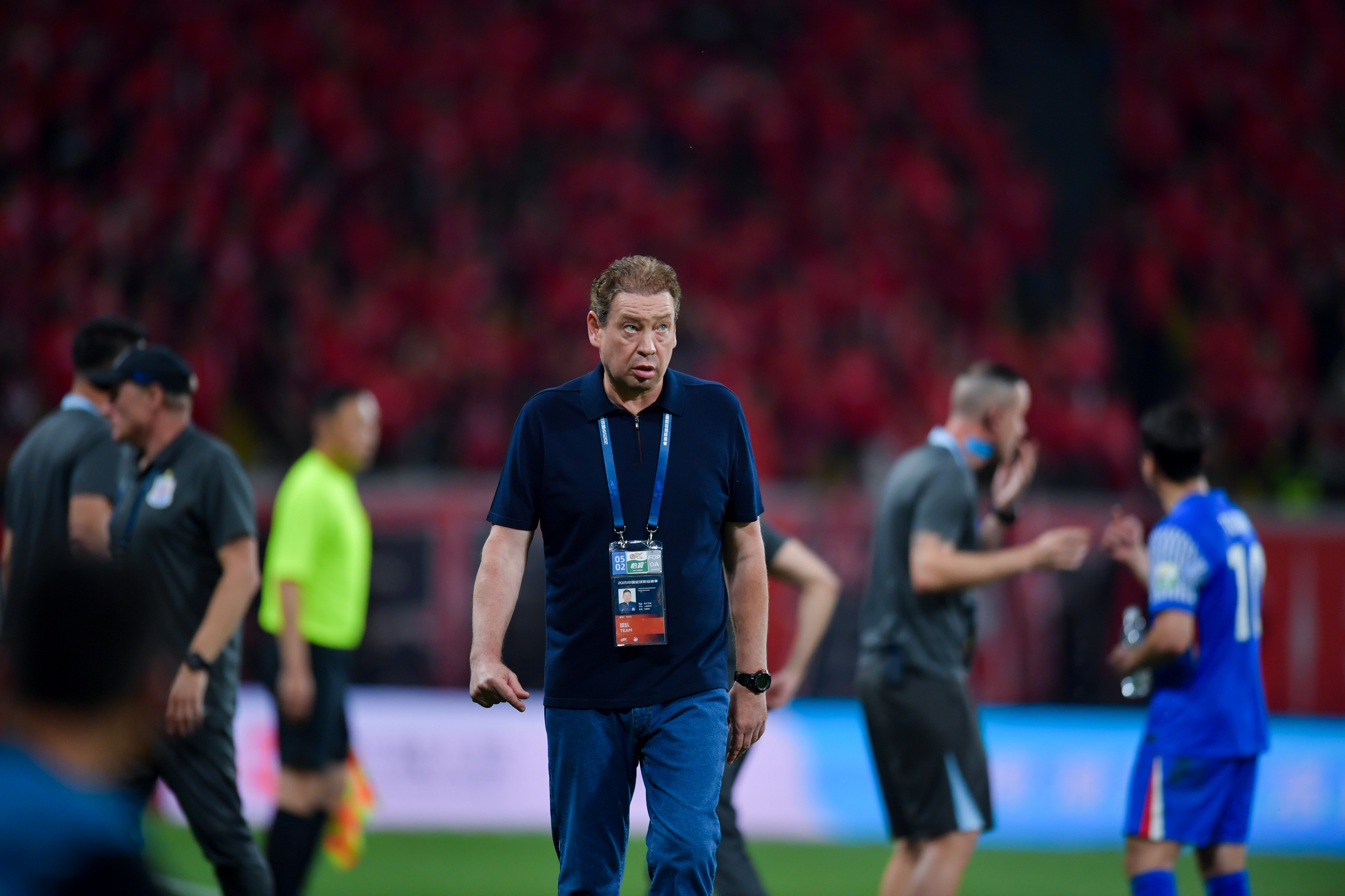 包含意甲劲旅球员拒绝续约，引发球迷焦虑的词条