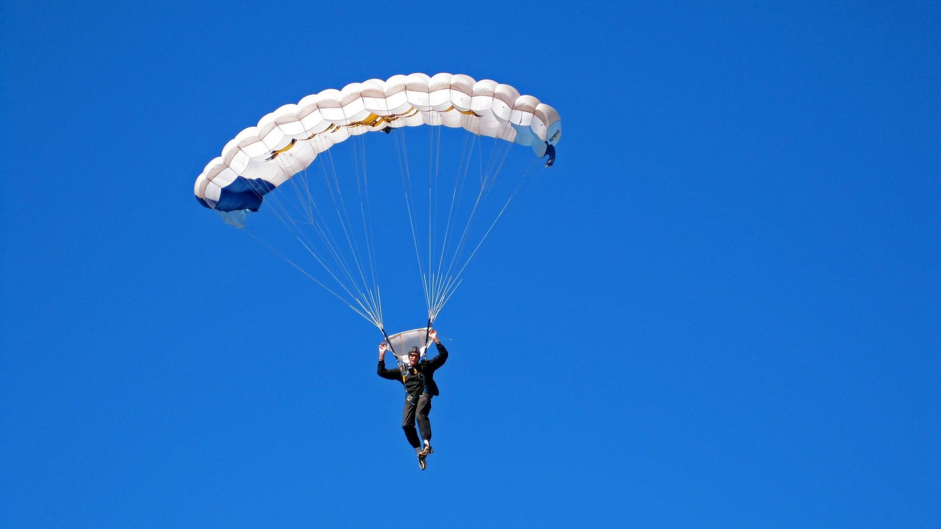 塞维利亚制霸突尼斯,迪亚斯成为关键先生